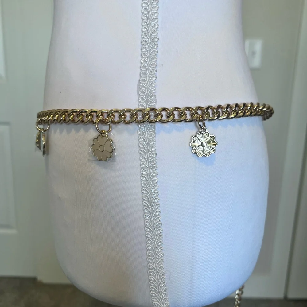 Nanette Lepore Gold tone Black Cream  Flower Charm Chain Belt NWT
